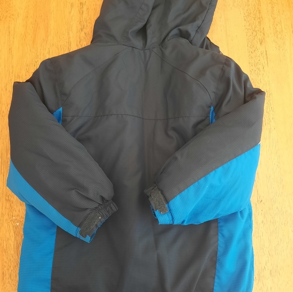 Boys winter coat with inside jacket. C1A2 - Picture 5 of 8